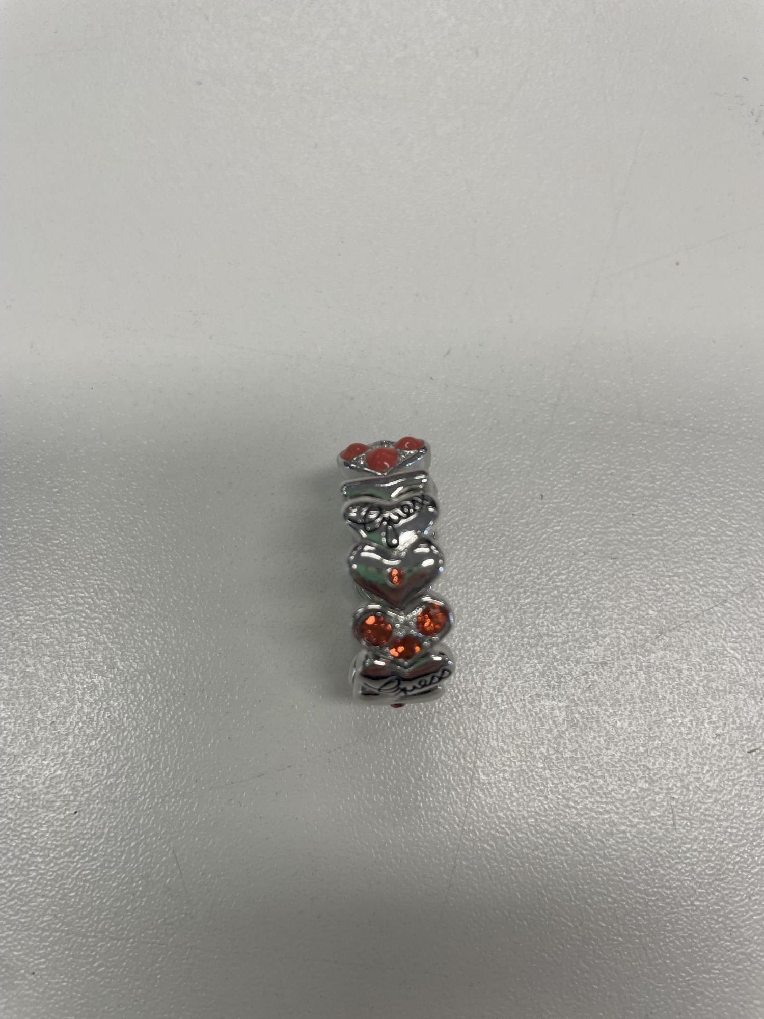 anello acciaio  con cuoricini e inserti rossi Guess