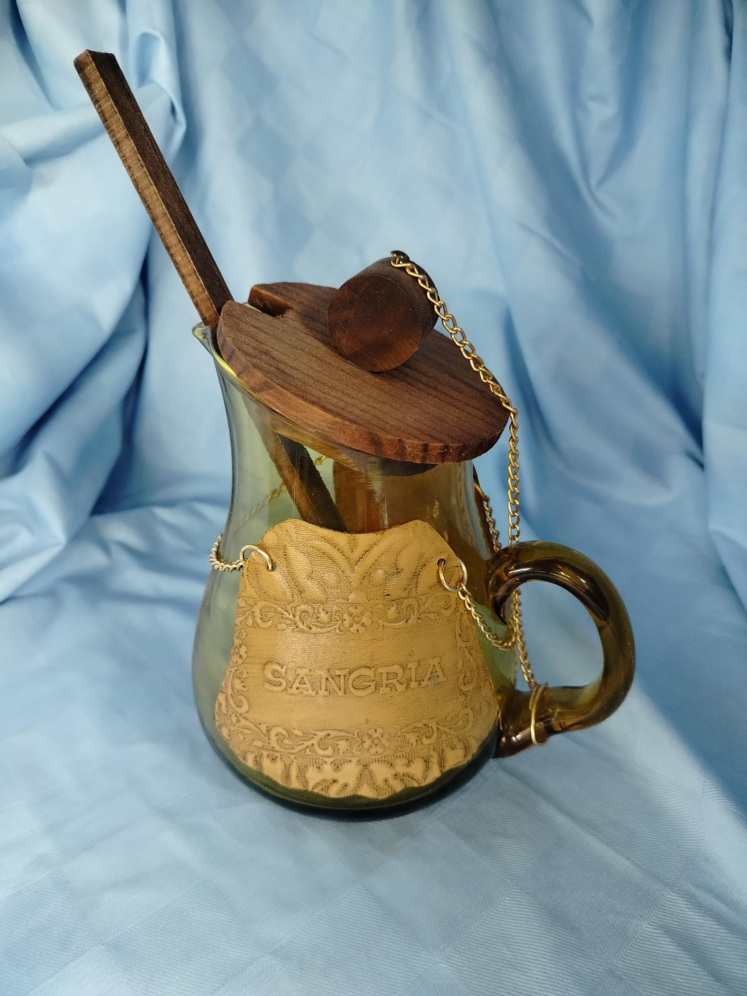 Caraffa per Sangria vetro ambrato vintage con coperchio e mestolo legno e catena in ottone