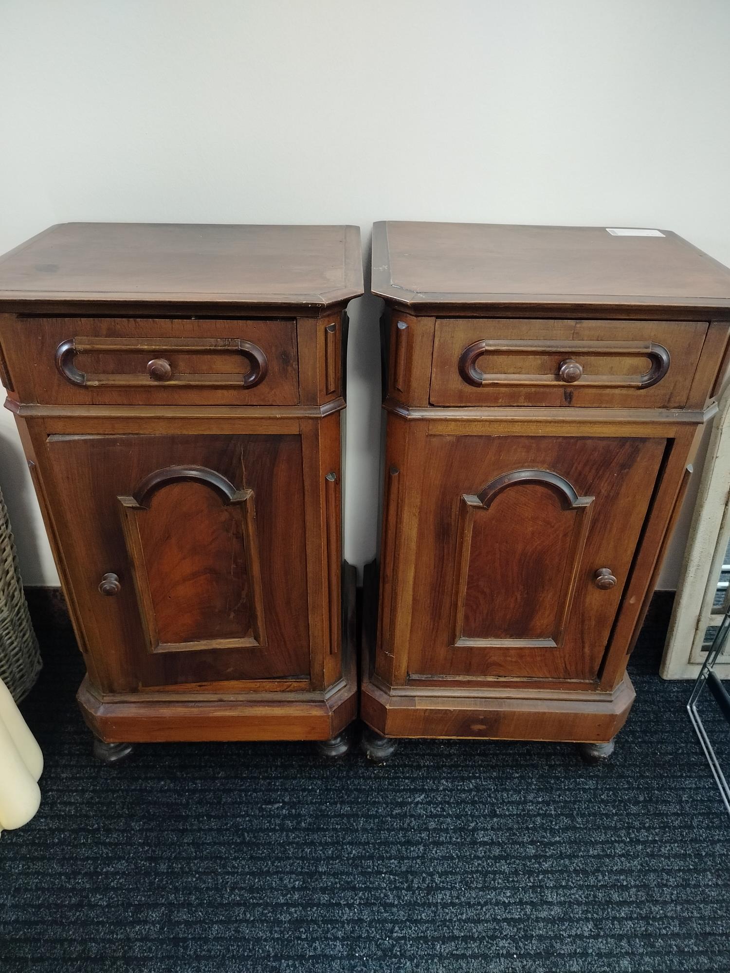 Coppia comodini legno in arte povera