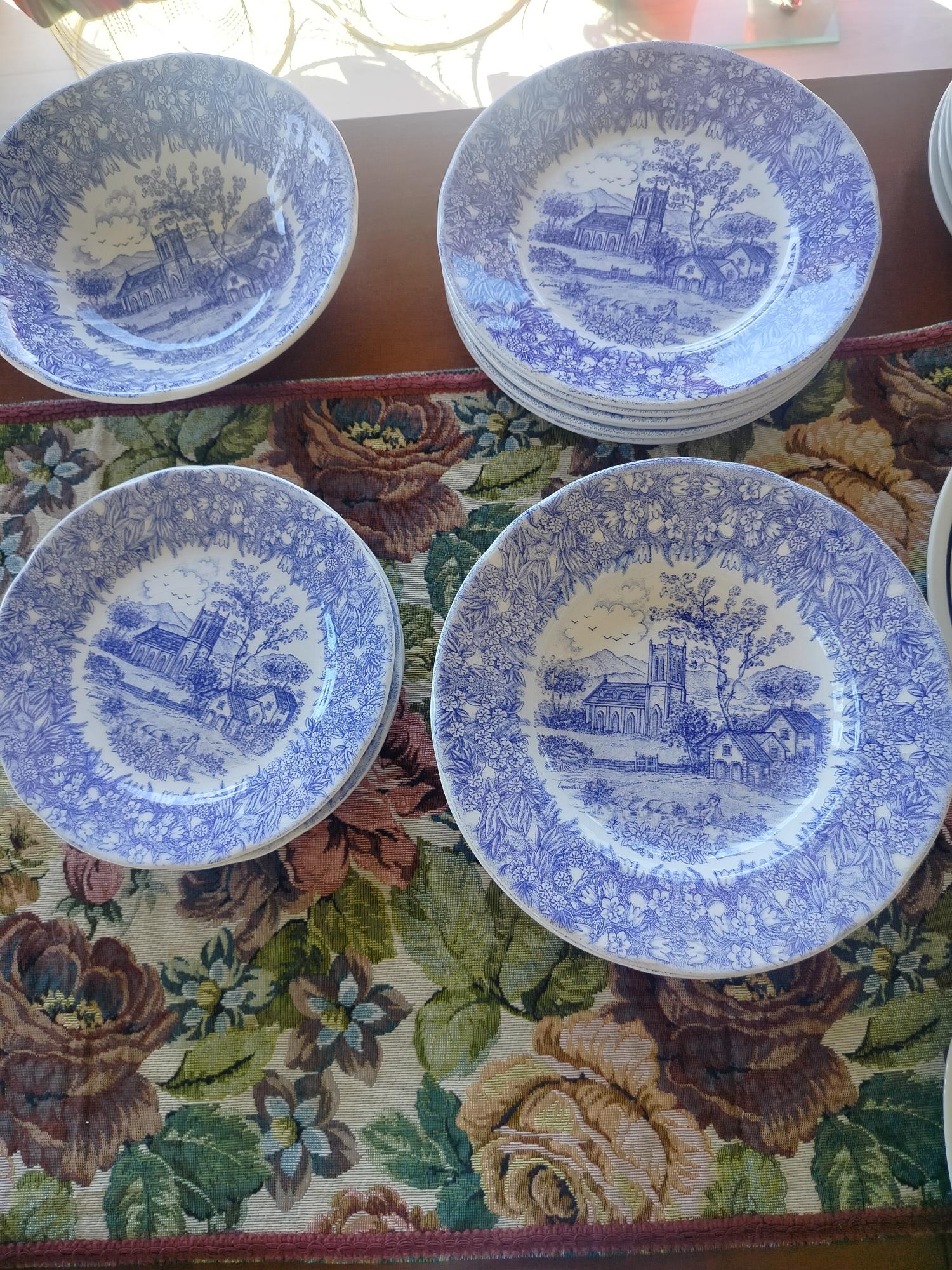 Servizio piatti completo con insalatiera decoro scena bucolica blu inglese Ironstone