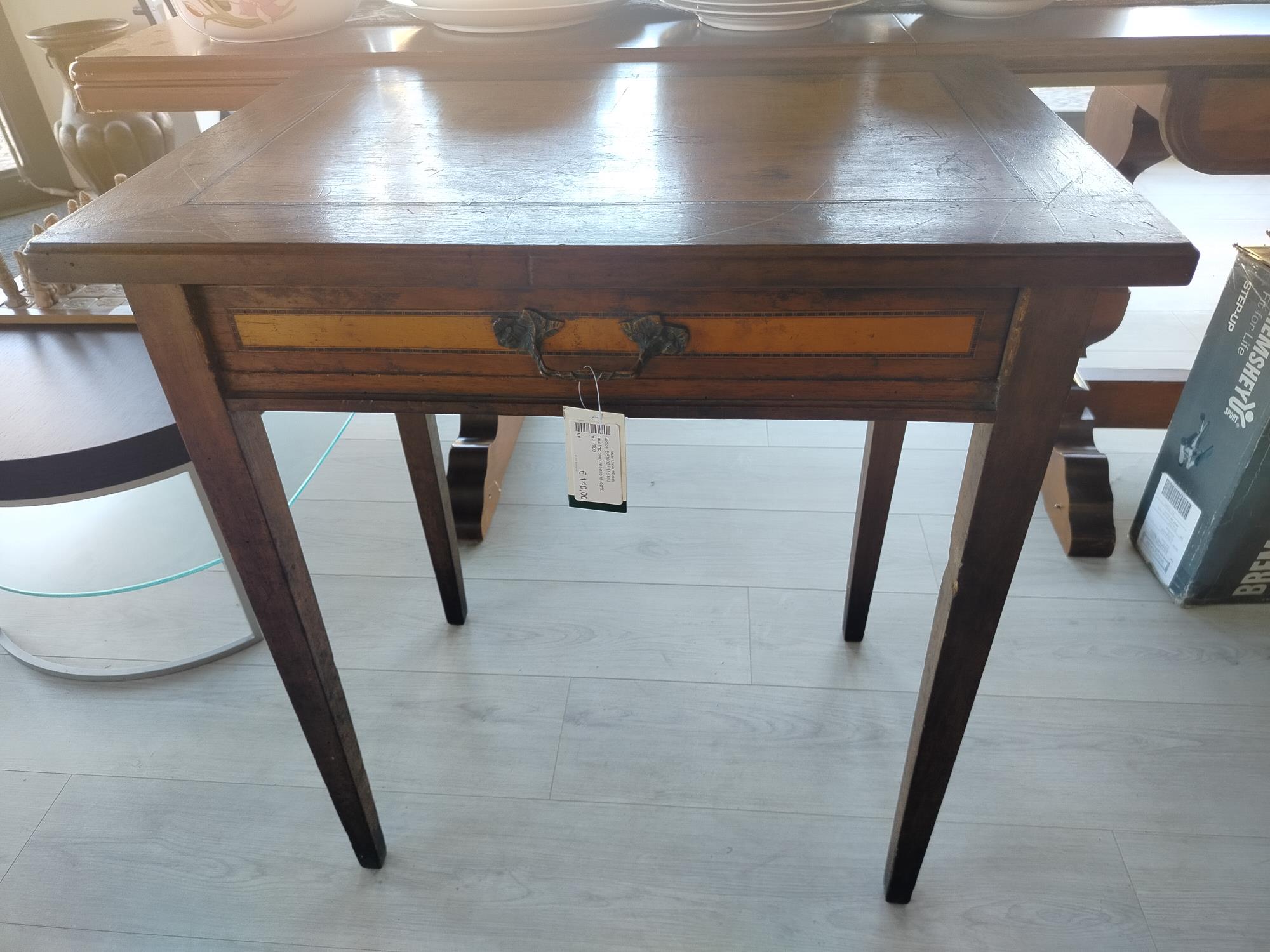 Tavolino con cassetto in legno inizi  900