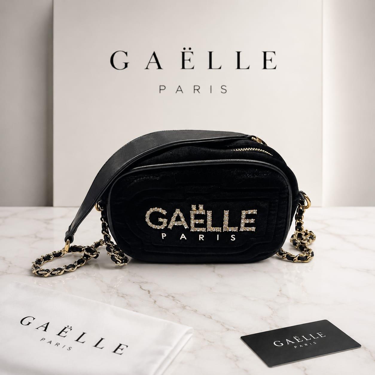 tracolla nera scamosciata con catenella e scritta con Strass Gaelle