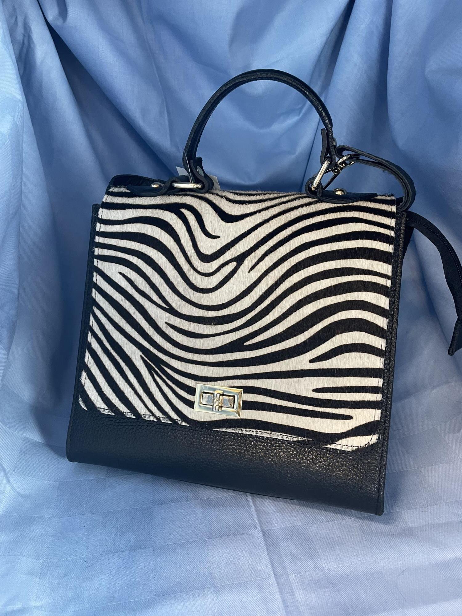 borsa nera in pelle con inserto cavallino bianco e nero 1 manico e tracolla