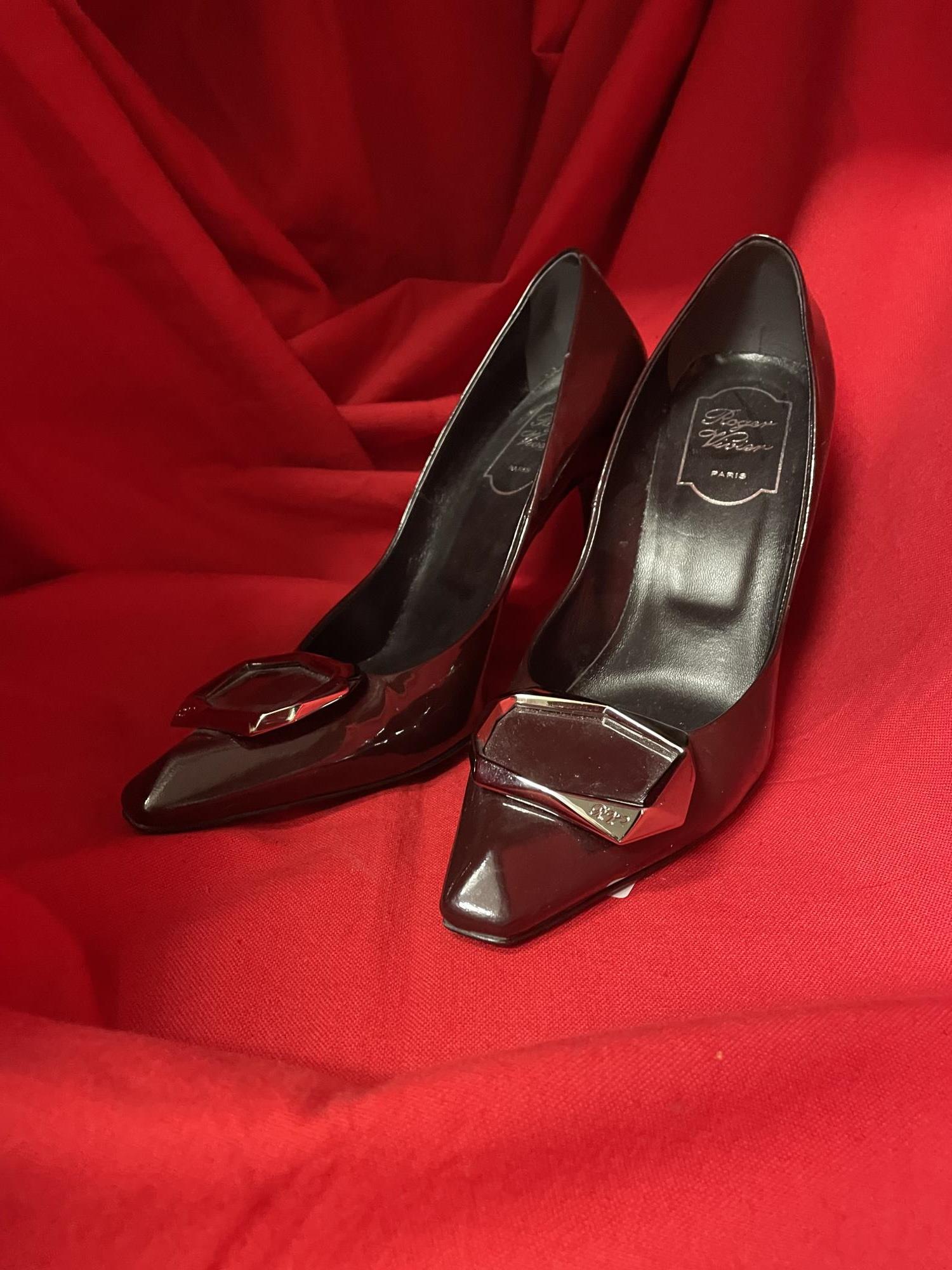 decolletè bordeaux con inserto acciaio nr. 38,50 Roger Vivier