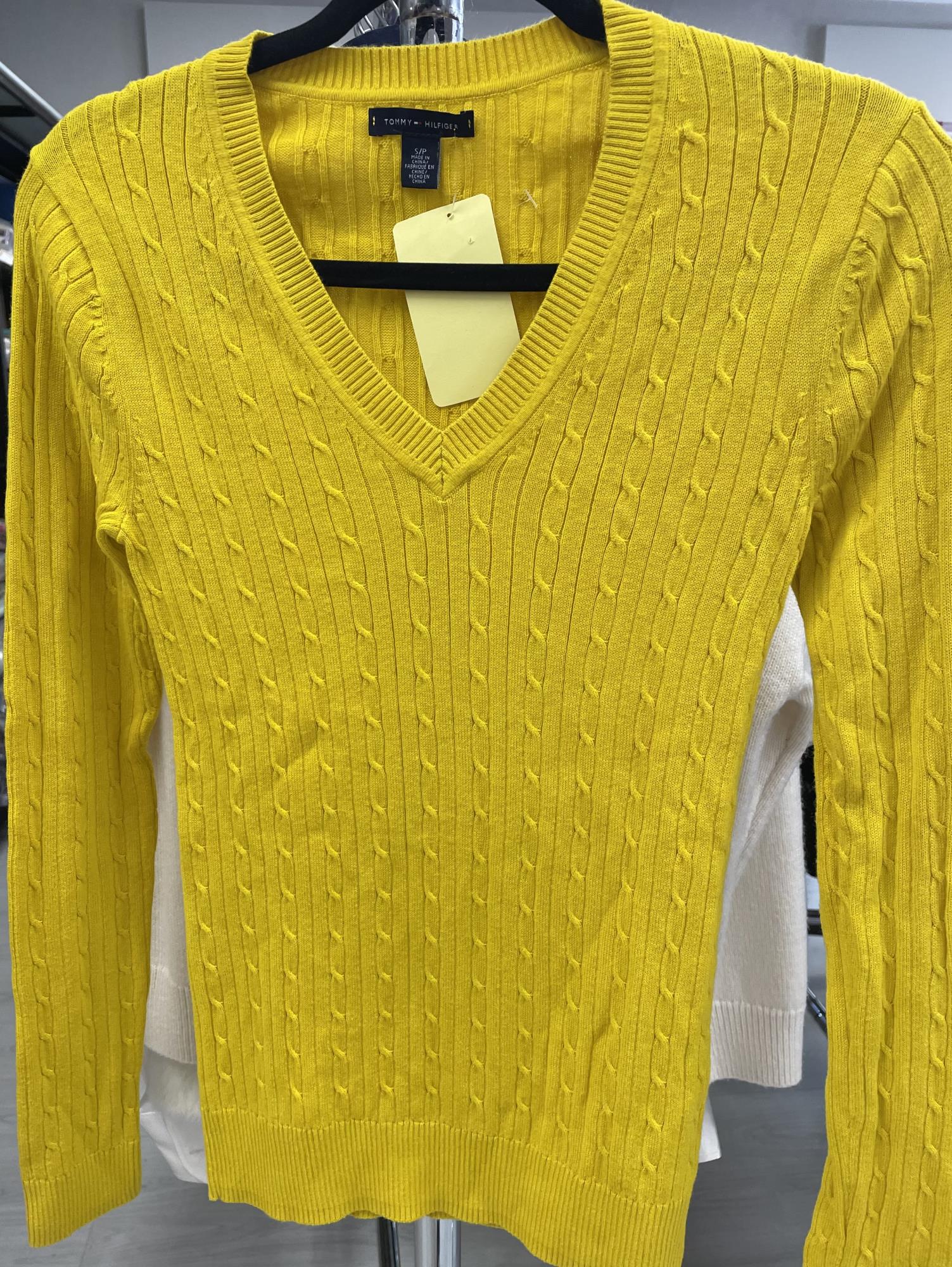 maglia gialla con trecce scollo a V  tg. S Tommy Hilfiger