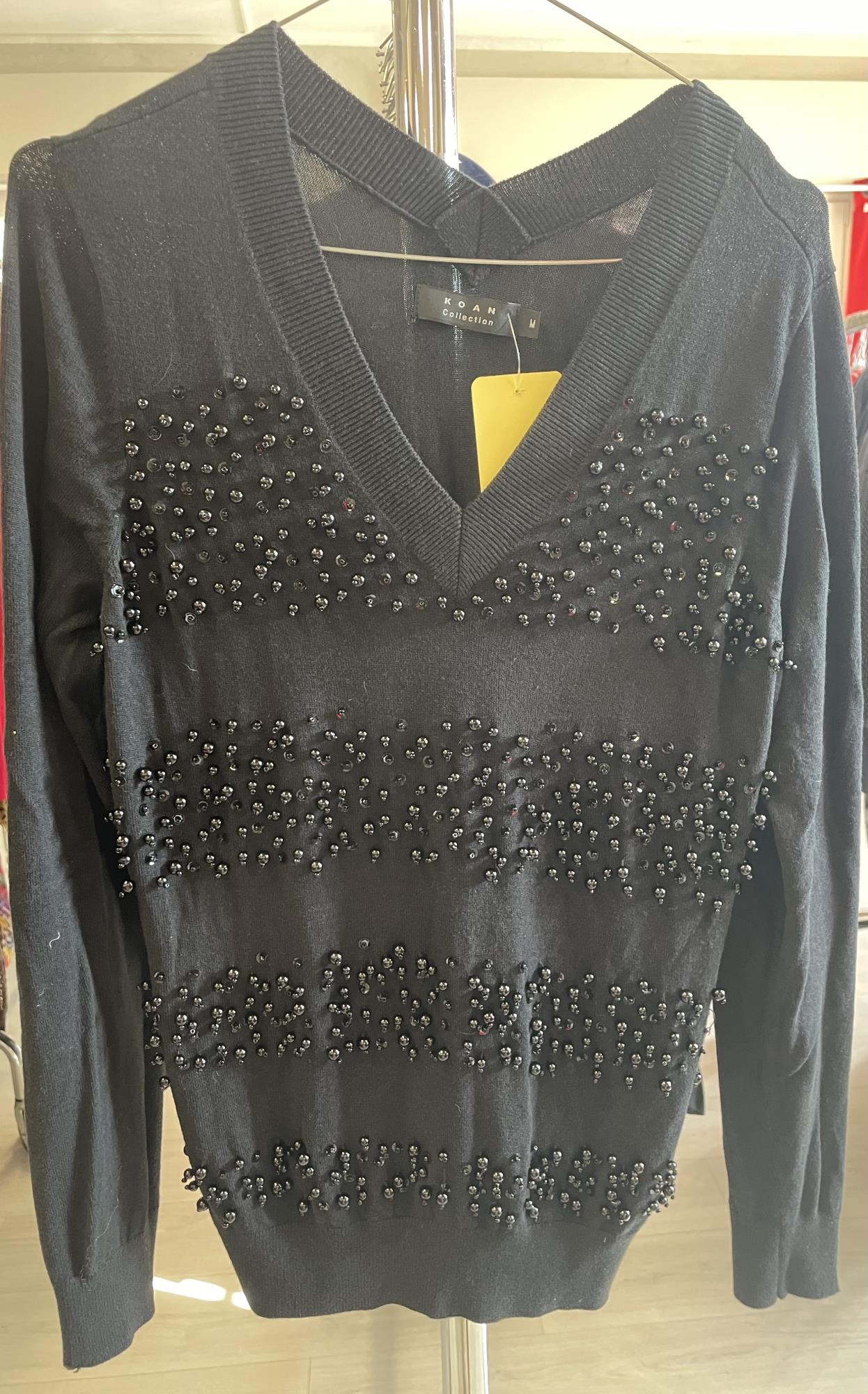 maglia nera scollo a V con perline nere e paiettes tg. M Koan