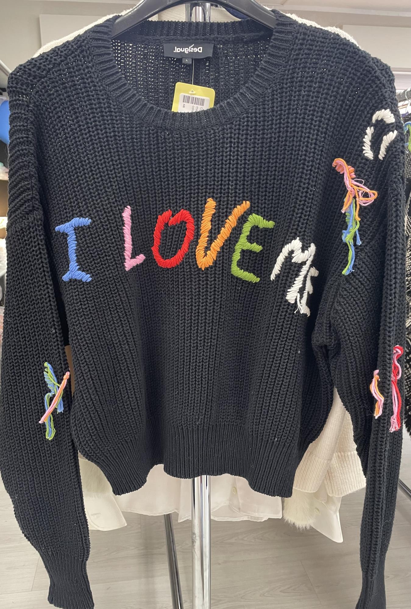 maglione nero a coste con scritta colorata tg. L Desigual