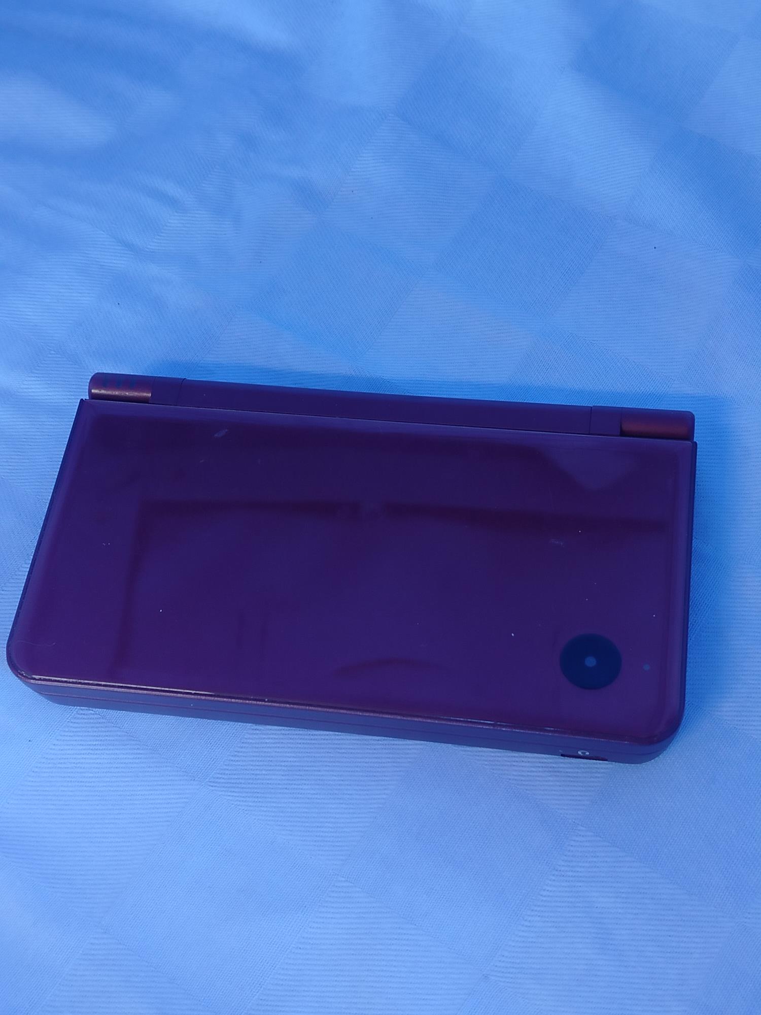 Nintendo DSi XL bordeaux