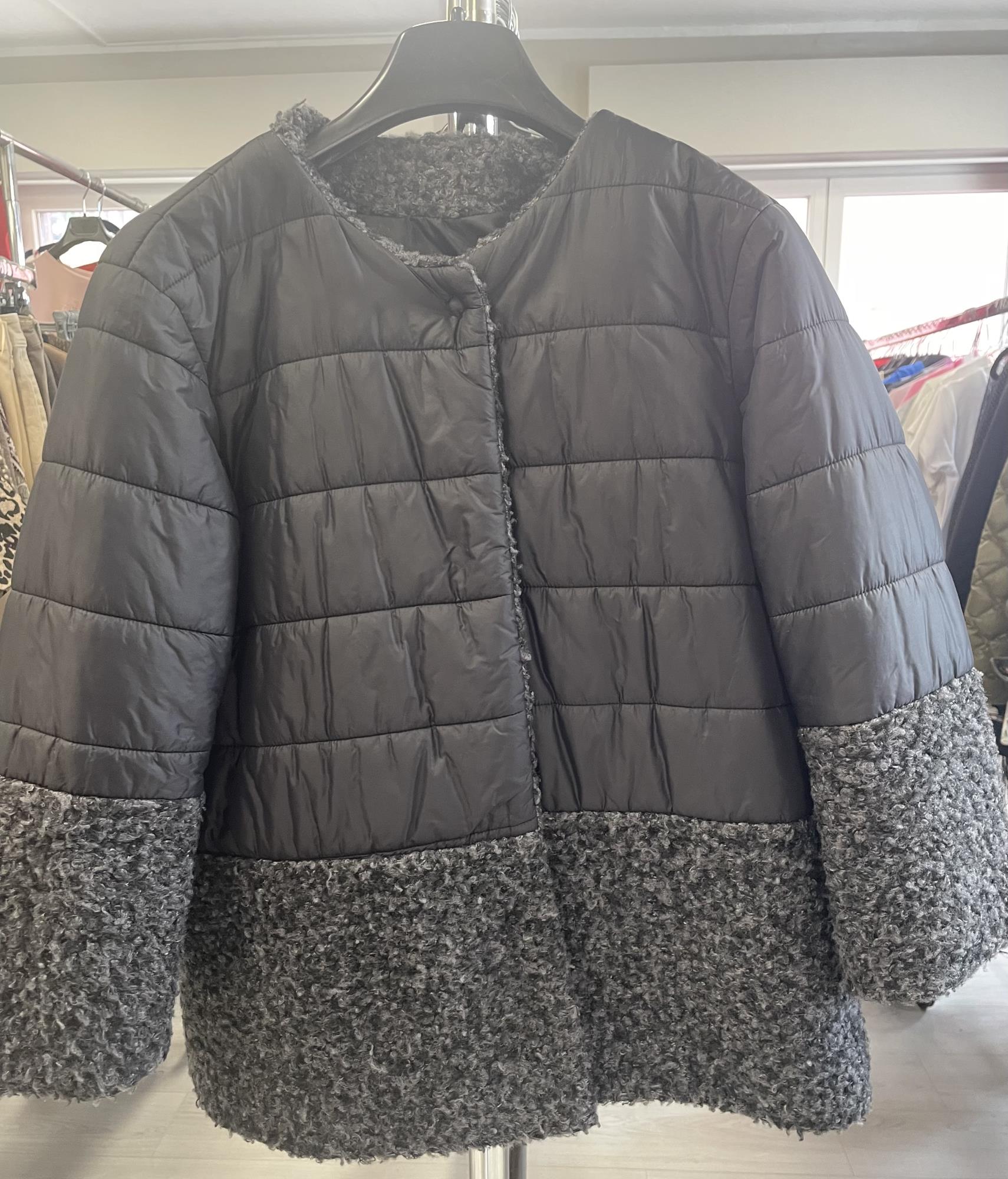 piumino nero con inserto grigio bouclè manica 3/4 tg.M Chiaretta