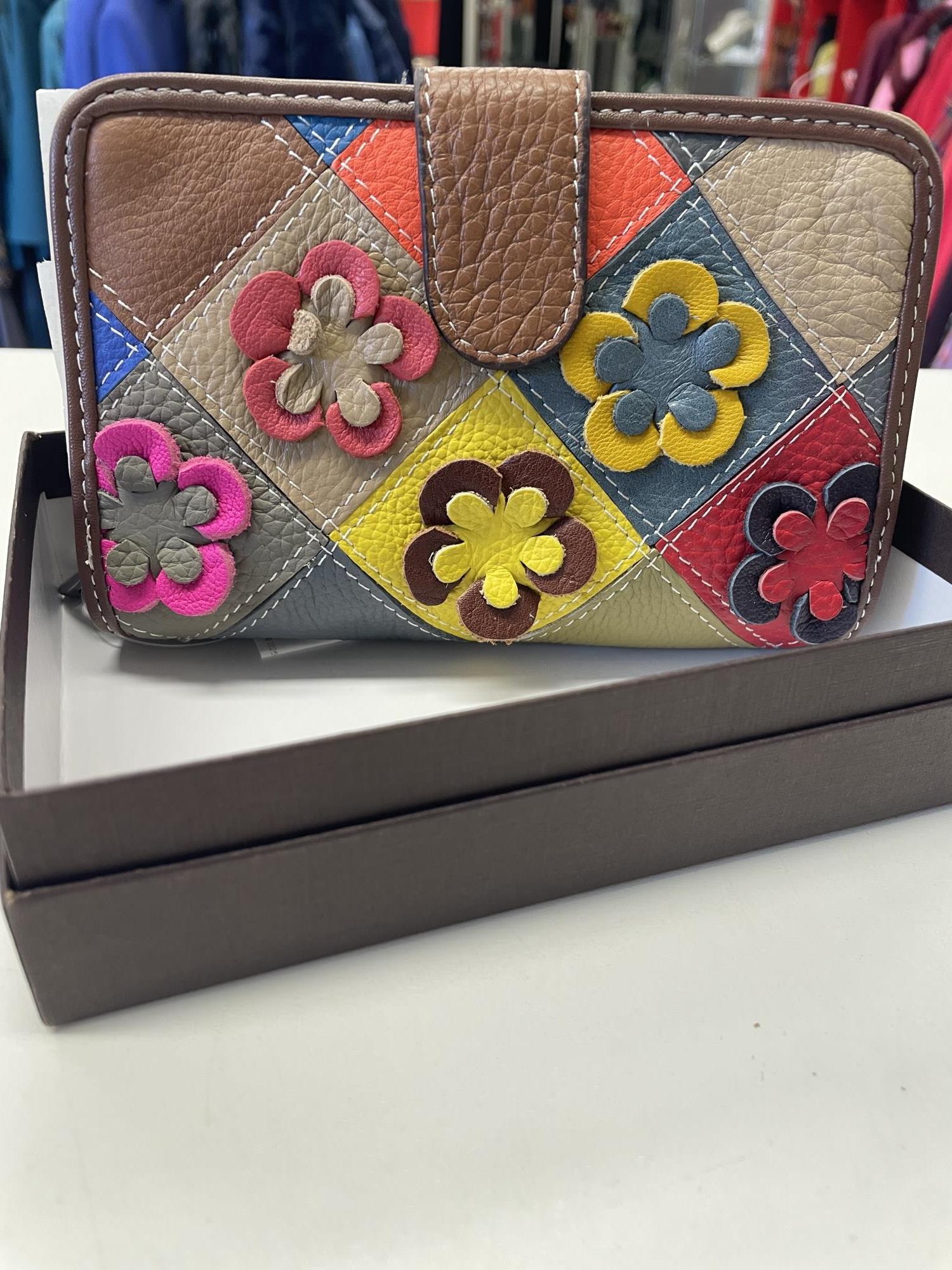 portafoglio in pelle multicolr con fiorellino nuovo con cartellino
