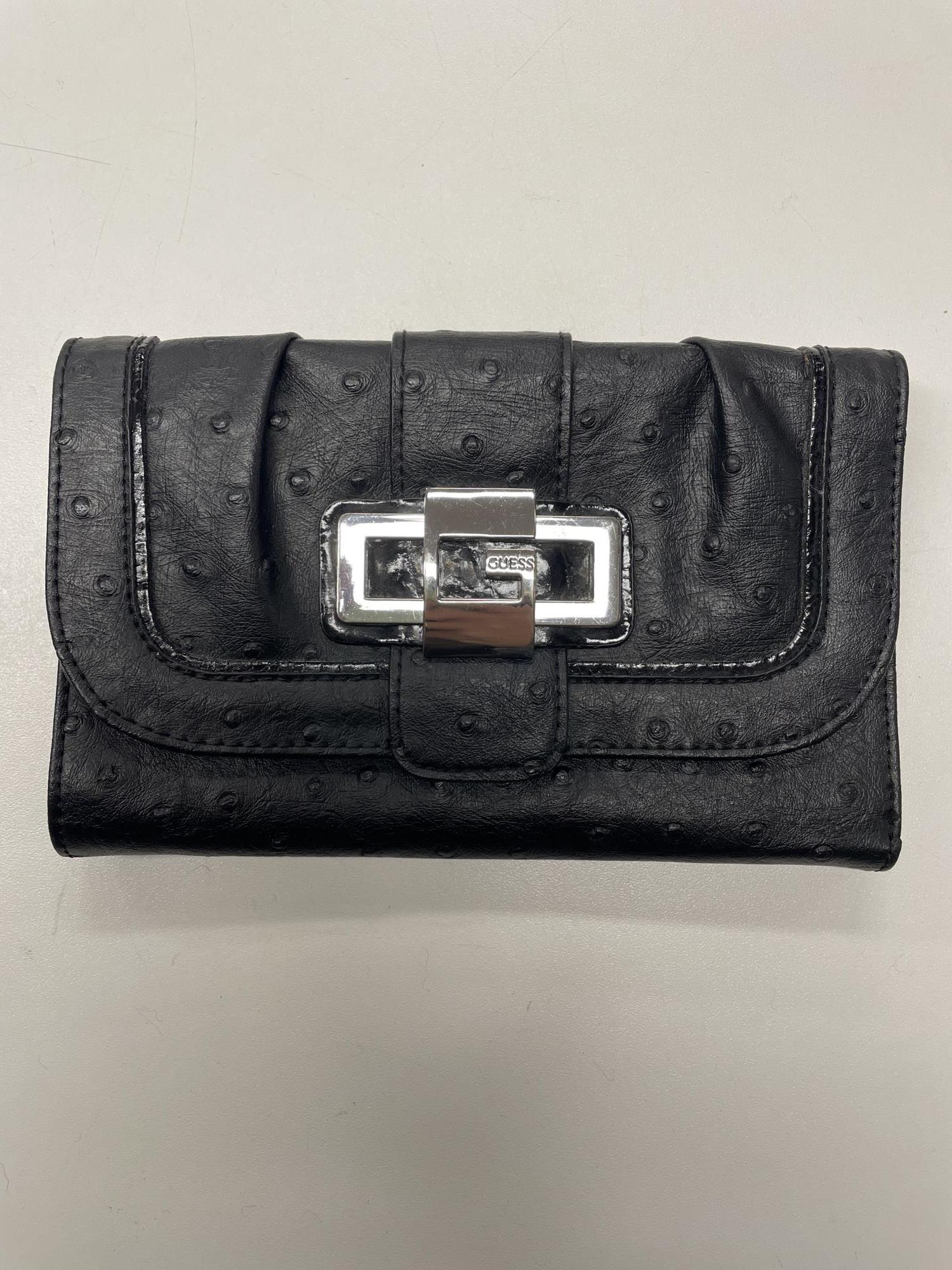 portafoglio nero puntinato con chiusura acciaio Guess