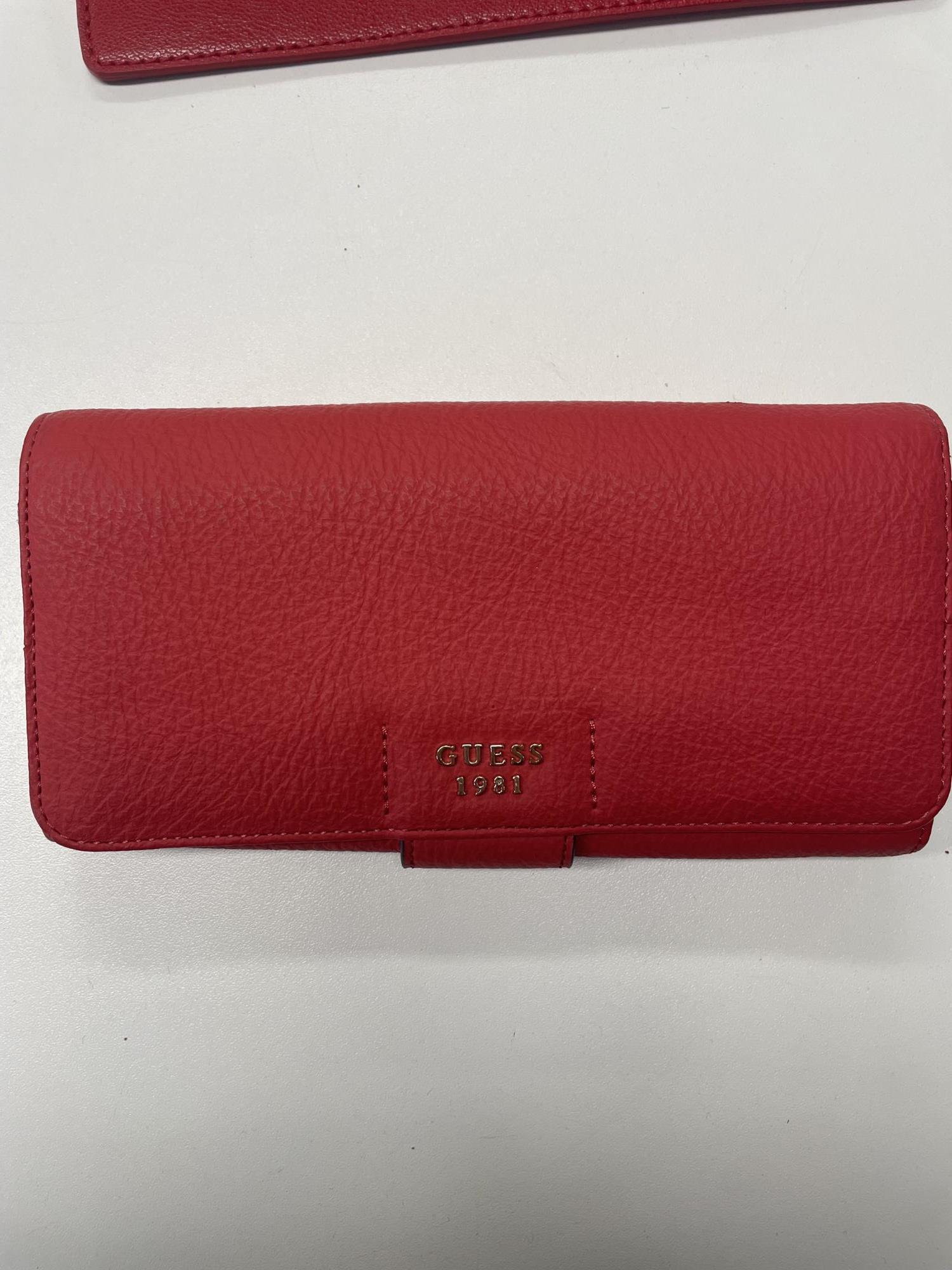 portafoglio rosso Guess