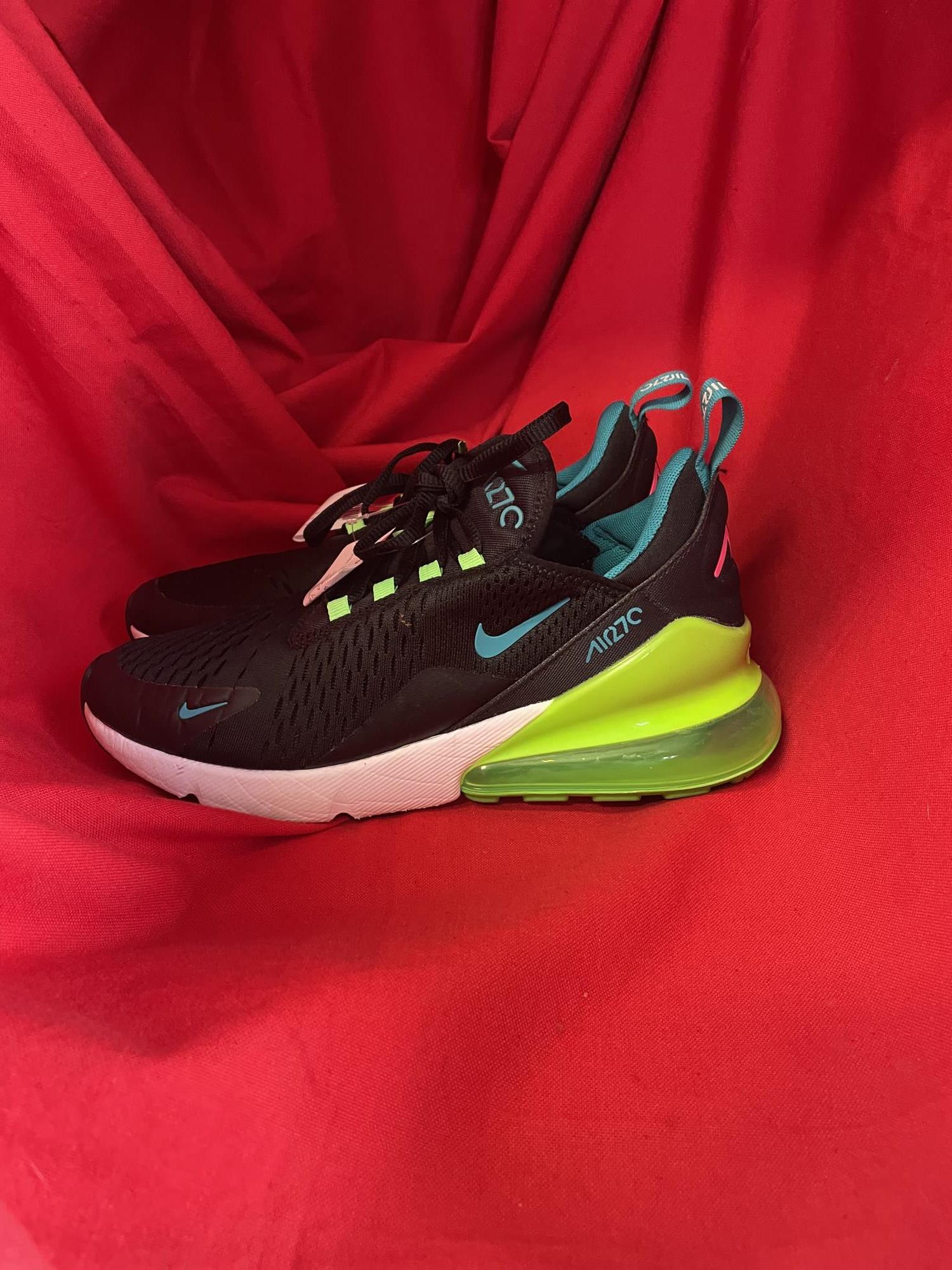 sneakers nere con inserti verdi e turchesi nr. 38 Nike