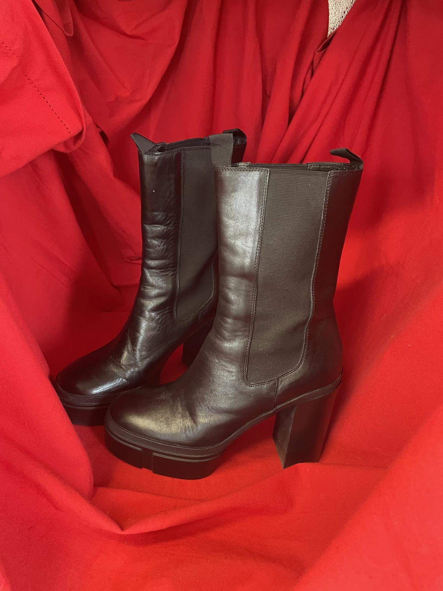 stivale nero alto plateau con elatico nr. 38 Vic Matiè