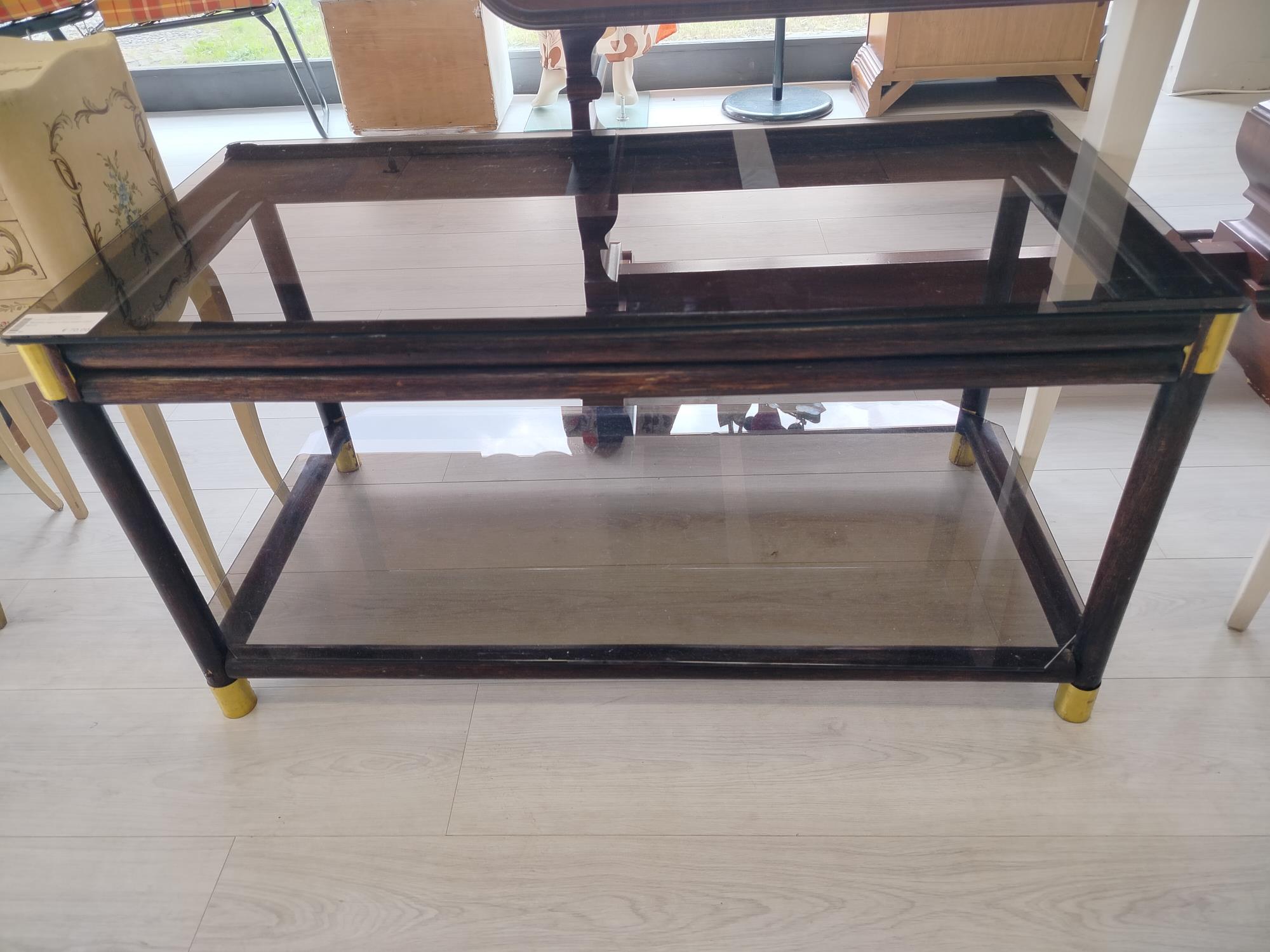 Tavolino legno e due ripiani vetro scuro