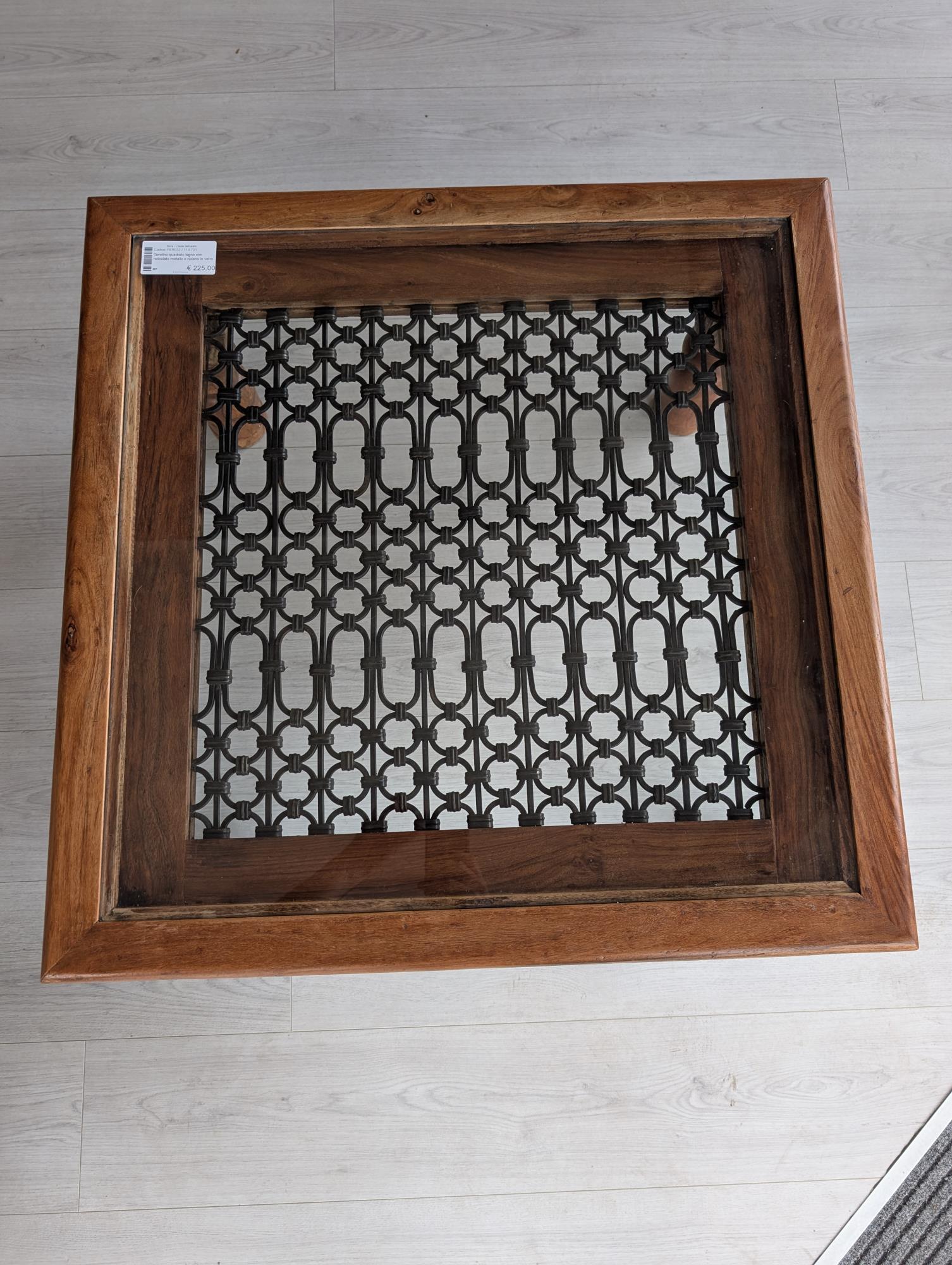 Tavolino quadrato legno con reticolato metallo e ripiano in vetro