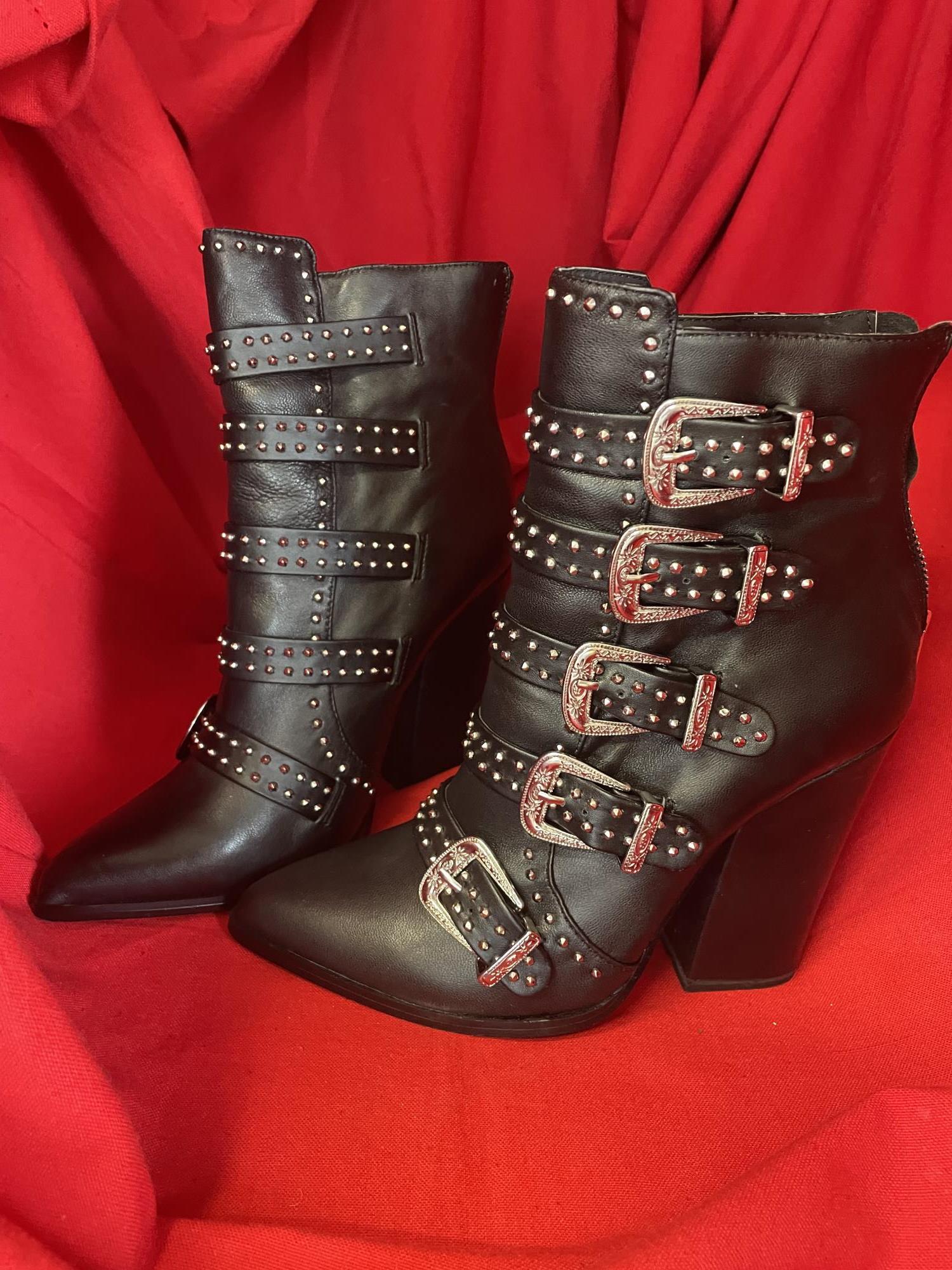 tronchetti neri con laccetti metallo e cerniera dietro nr. 38,5 Steve Madden