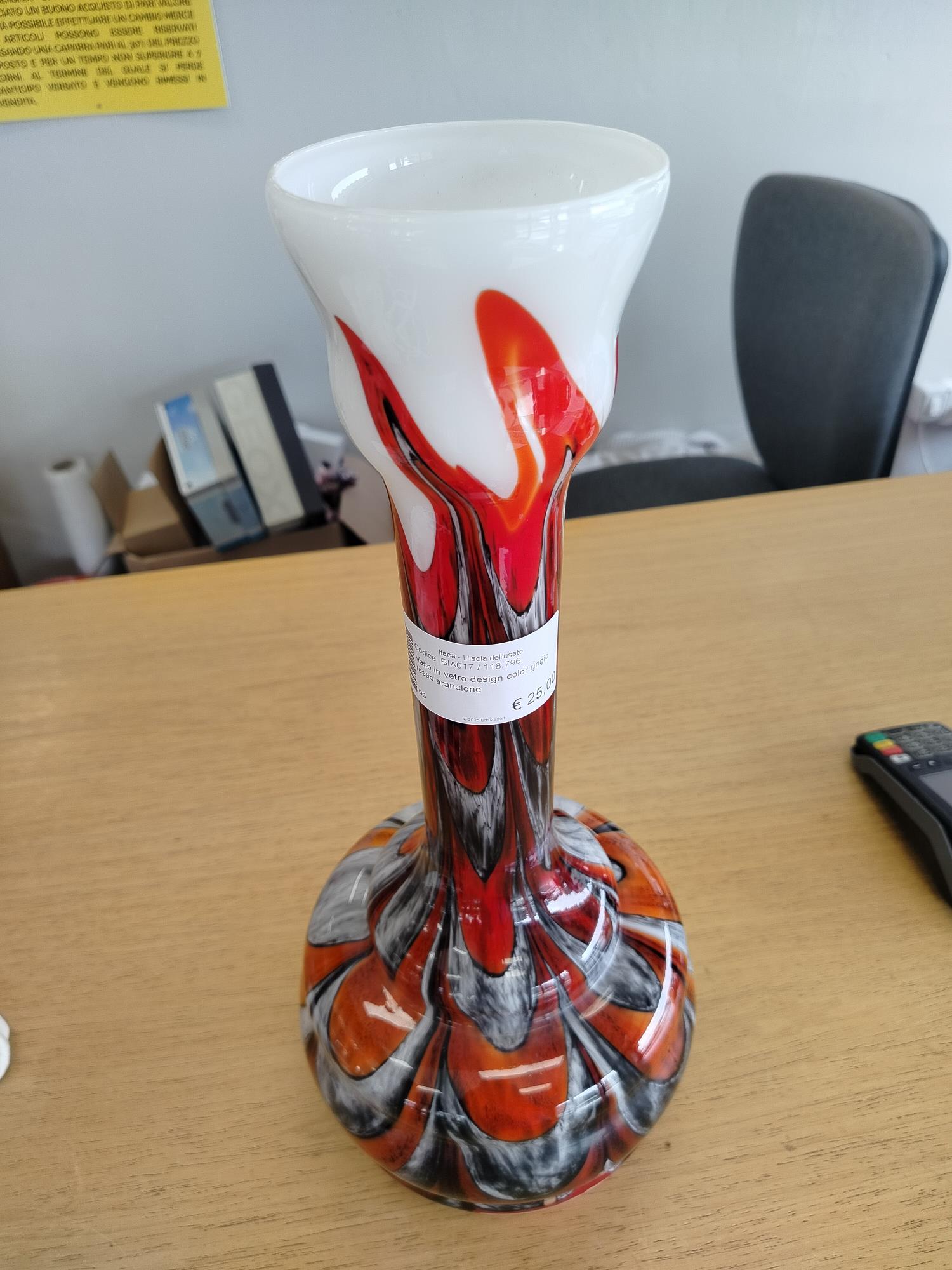 Vaso in vetro design color grigio rosso arancione
